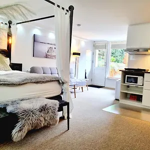 https://neptun-studio-apartment-with-terrace.copenhagenhotelselect.com